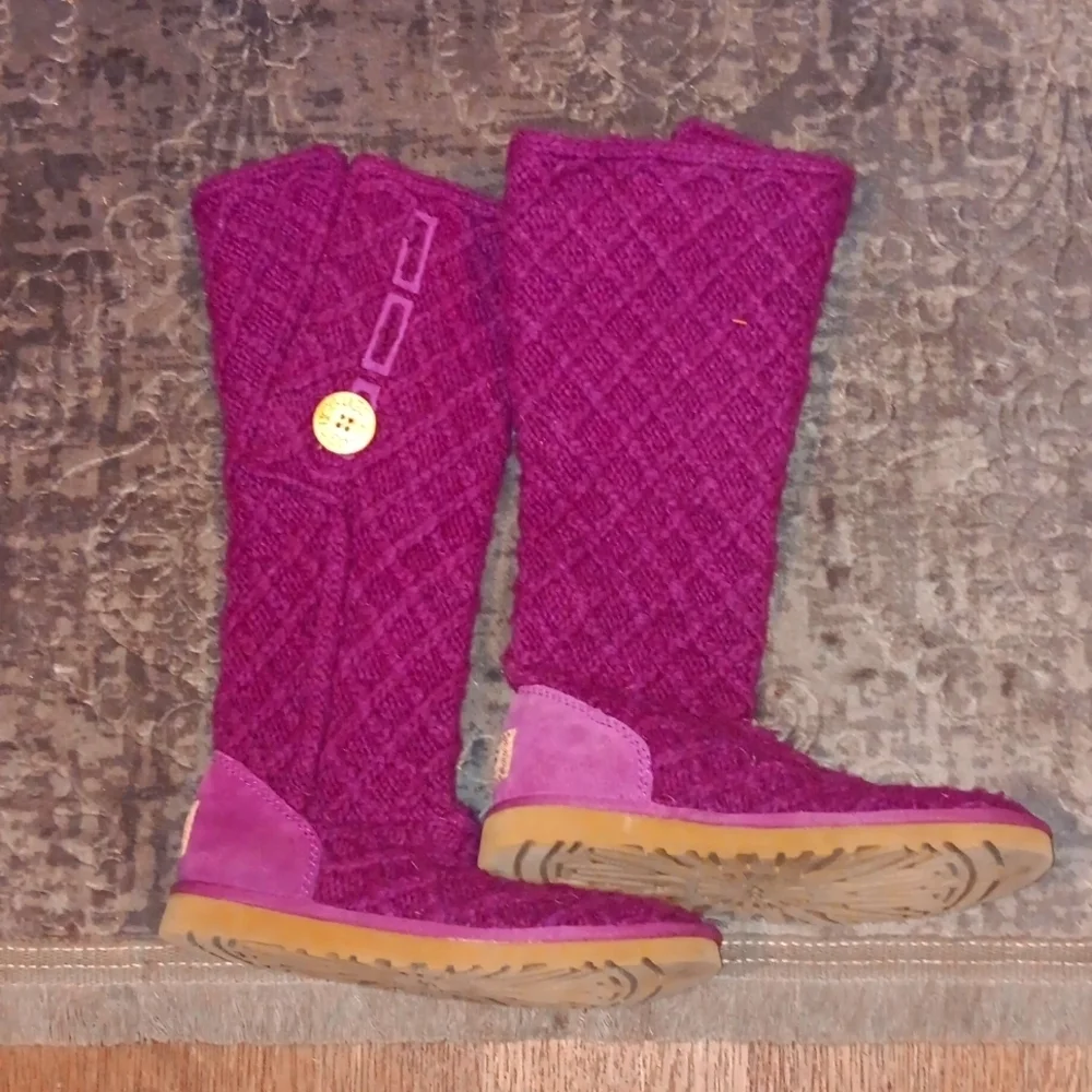 UGG Australia- Classic Cardy Women's 5 Knit Sweater Pink Woven Button Boots 5819